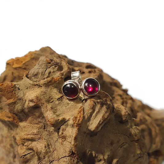 Garnet Stud Earrings (5mm)