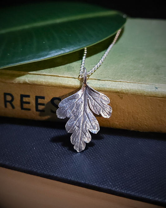 Little Robin Geranium Pendant