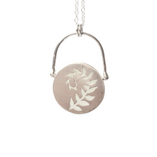 Load image into Gallery viewer, Peekaboo Serpentine Fern Necklace
